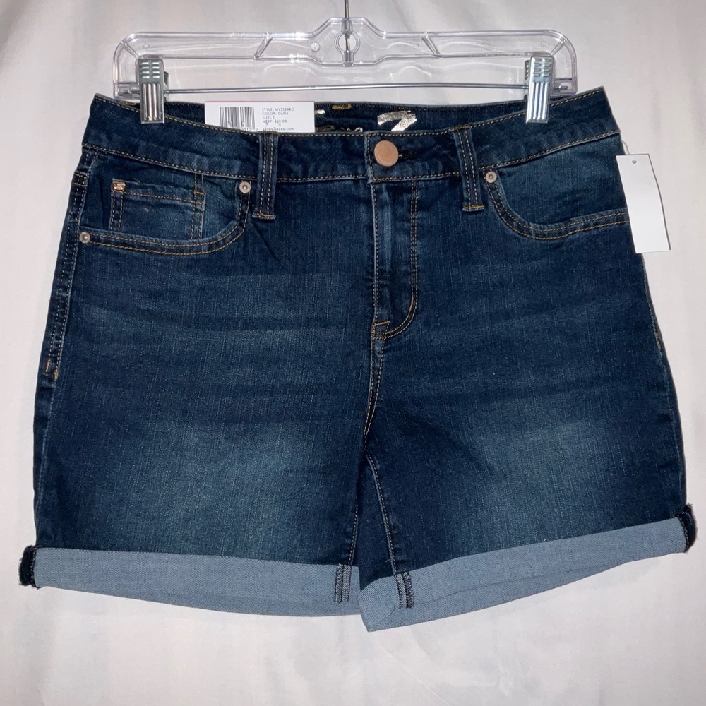 NWT Women’s Seven7 Blue Denim Rolled Cuff Weekend Shorts - Size 6 (30” X 5”)